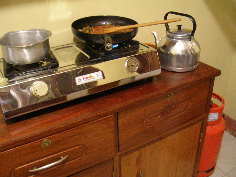 2 ring gas cooker. kitchen Kampala