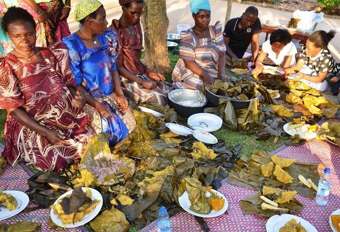 Entanda Cultural Initiative Mityana western Uganda. Traditional luwombo lunch. Mityana