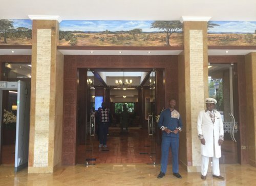 Nairobi Serena Hotel entrance. Diary of a Muzungu