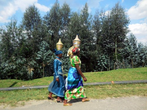 Rwandan women carrying baskets on head. Diary of a Muzungu