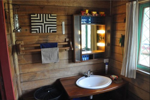 The Observatory, accommodation bathroom. Queen Elizabeth National Park